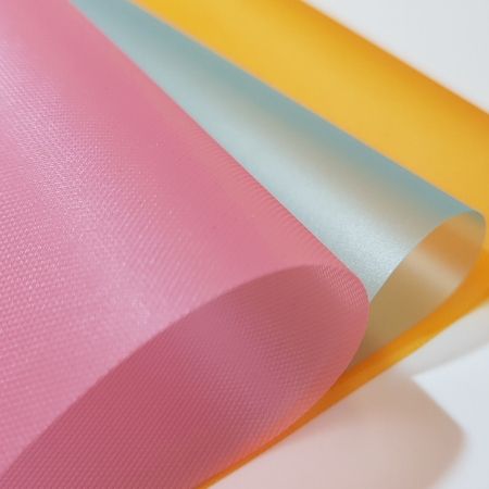 Полупрозрачный цветной пластиковый лист
